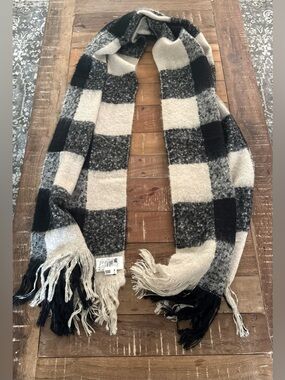 H&M Black & Cream Checkered Fringe Scarf
